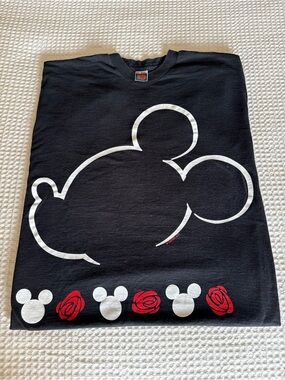 Vintage 1990s Mickey Mouse Valentines Day Red Rose Tee Single Stitched tagged OS